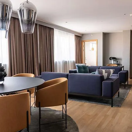 1 Hotel 5*