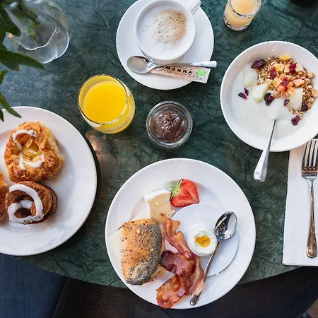 1 Ξενοδοχείο 5*