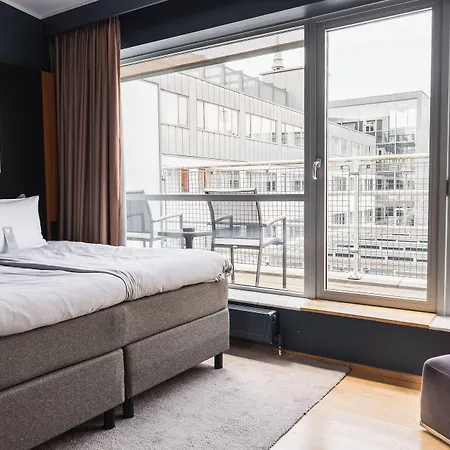 1 Hotel