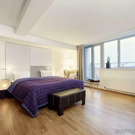 1 Hotel