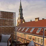 1 Hotel 5*