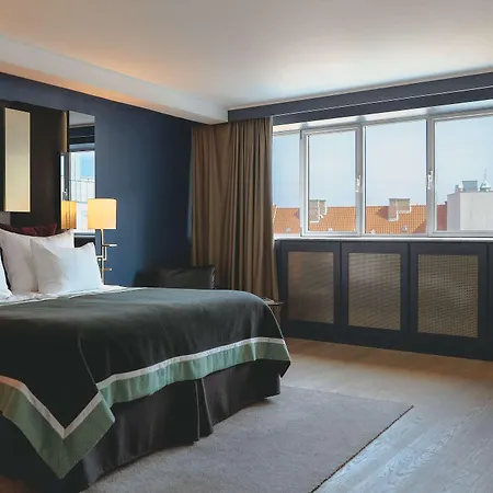1 Hotel