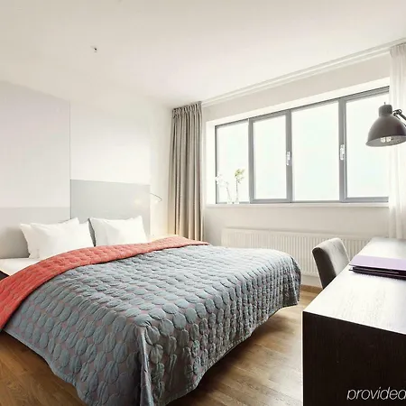 1 Hotel